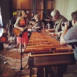 Acompañando a Gaby Moreno con Luna de Xelajú.