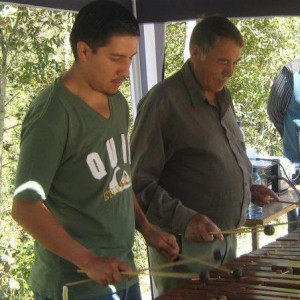 Con su maestro Luis Wotzbely Villatoro