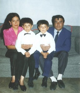 con-sus-padres-edgar-rolando-y-miriam-violeta-i